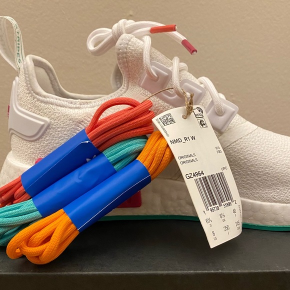 Women’s Adidas NMD_R1 - Picture 6 of 10